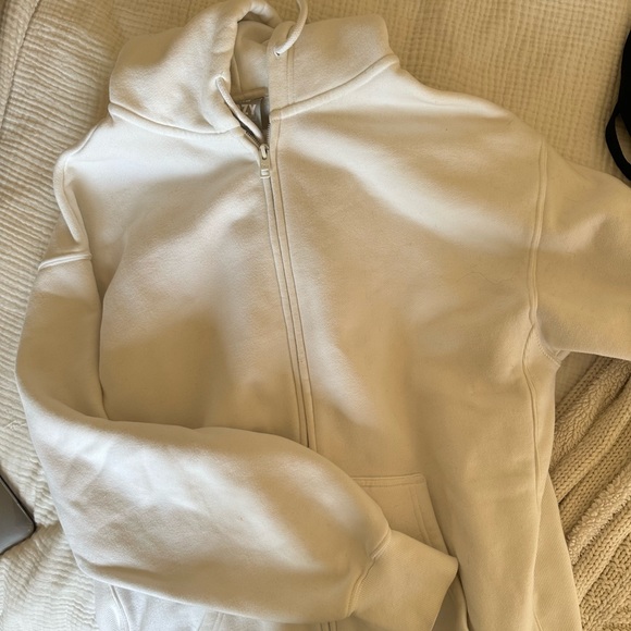 Aritzia boyfriend sweater - Picture 1 of 1